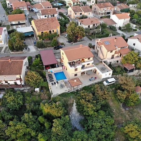 Apartman "Sabine Red" With Heated Pool Omišalj Eksteriør billede