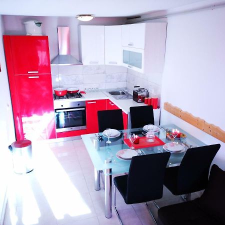 Apartman "Sabine Red" With Heated Pool Omišalj Eksteriør billede