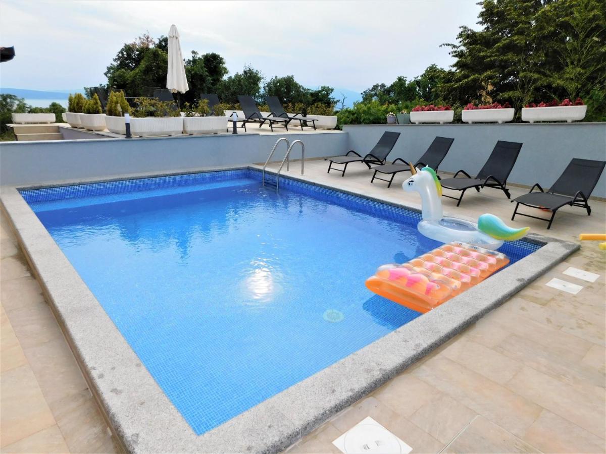 Apartman "Sabine Red" With Heated Pool Omišalj Eksteriør billede