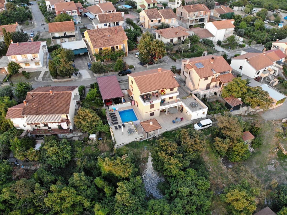 Apartman "Sabine Red" With Heated Pool Omišalj Eksteriør billede