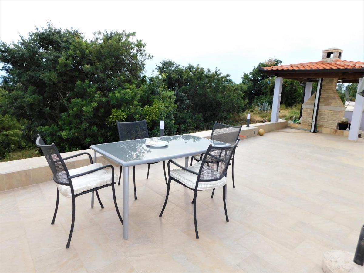 Apartman "Sabine Red" With Heated Pool Omišalj Eksteriør billede