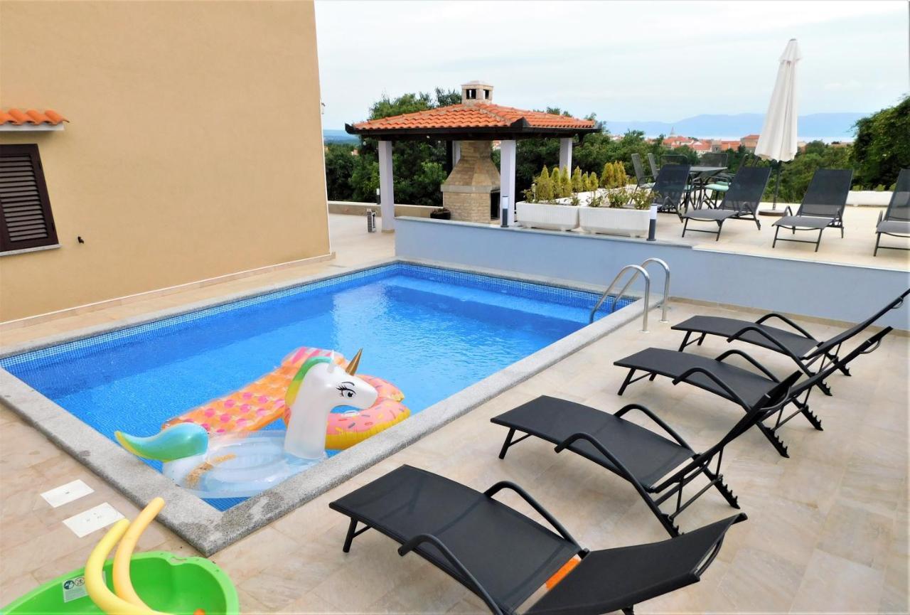 Apartman "Sabine Red" With Heated Pool Omišalj Eksteriør billede