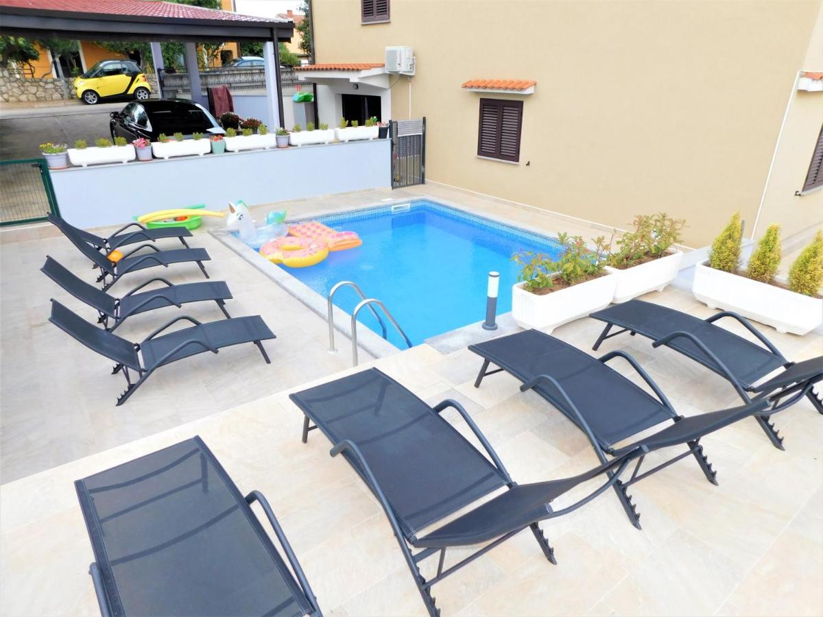 Apartman "Sabine Red" With Heated Pool Omišalj Eksteriør billede