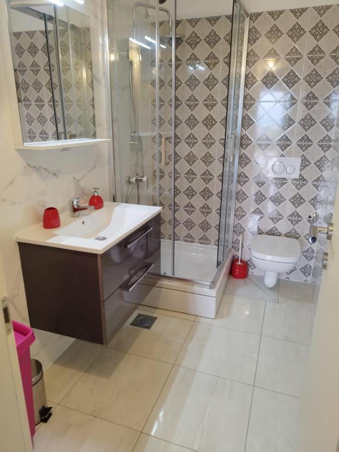 Apartman "Sabine Red" With Heated Pool Omišalj Eksteriør billede