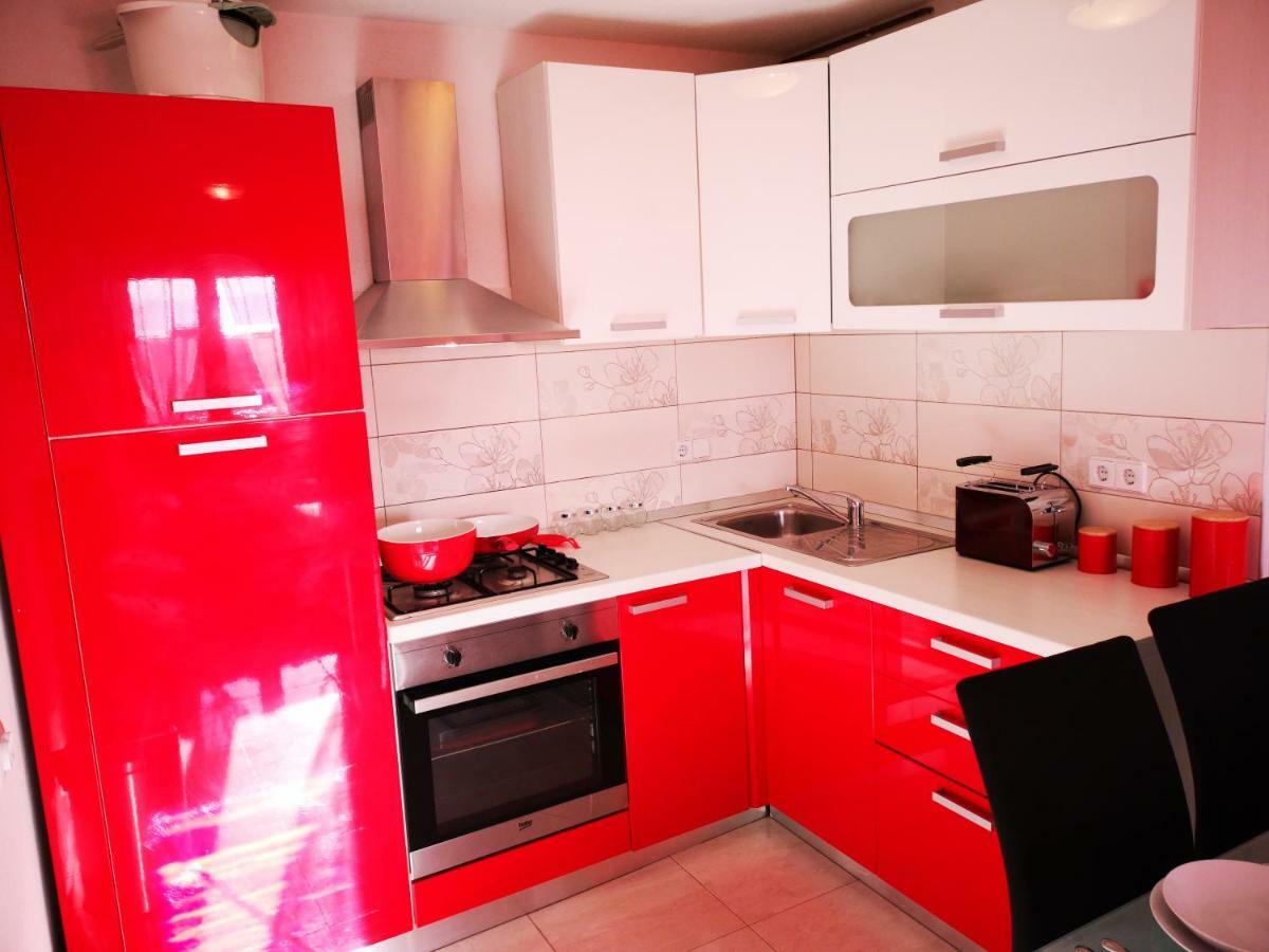 Apartman "Sabine Red" With Heated Pool Omišalj Eksteriør billede