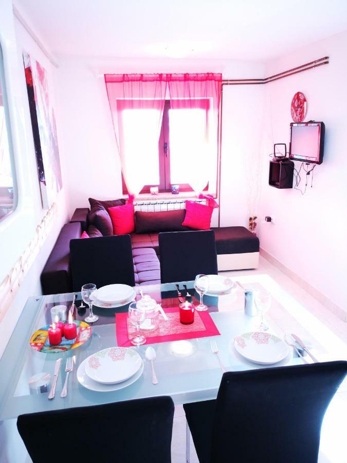 Apartman "Sabine Red" With Heated Pool Omišalj Eksteriør billede