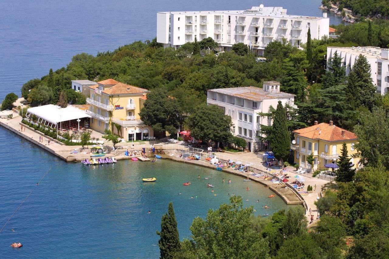 Apartman "Sabine Red" With Heated Pool Omišalj Eksteriør billede