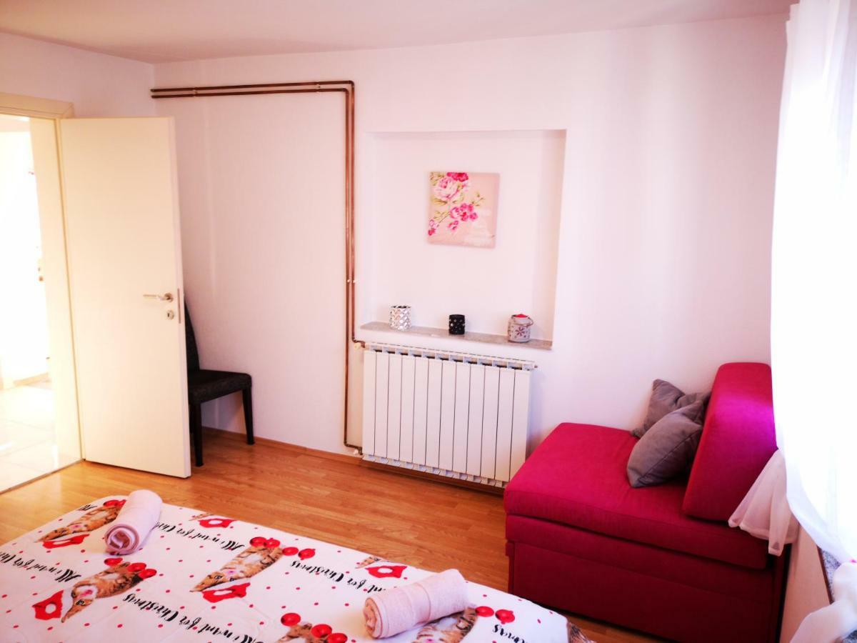 Apartman "Sabine Red" With Heated Pool Omišalj Eksteriør billede