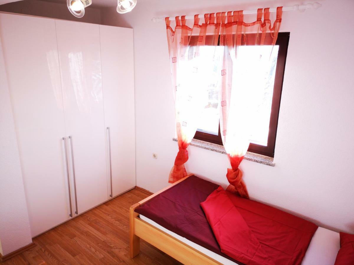 Apartman "Sabine Red" With Heated Pool Omišalj Eksteriør billede