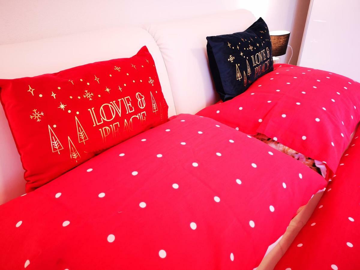 Apartman "Sabine Red" With Heated Pool Omišalj Eksteriør billede