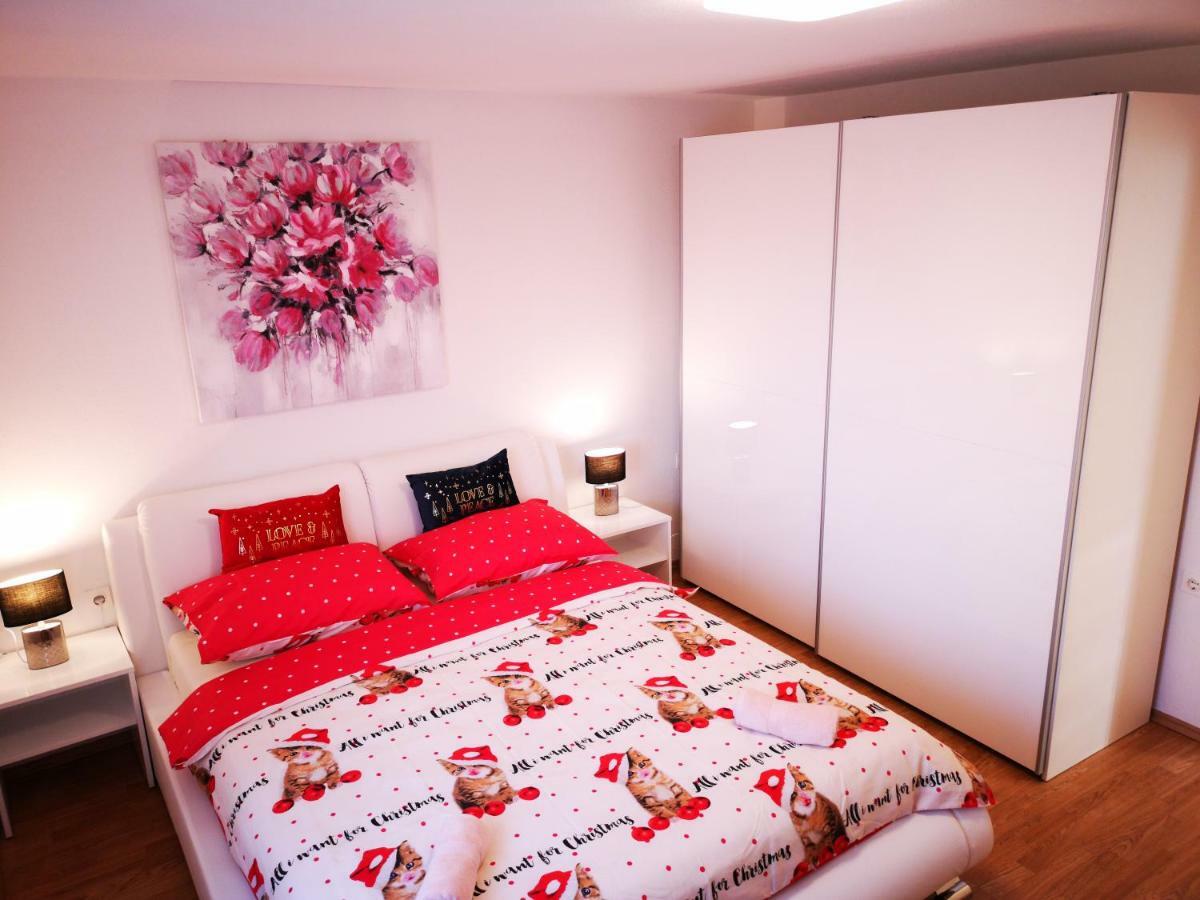 Apartman "Sabine Red" With Heated Pool Omišalj Eksteriør billede
