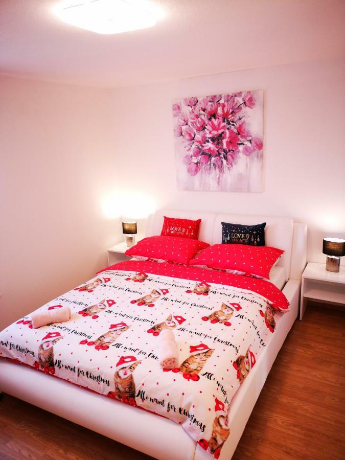 Apartman "Sabine Red" With Heated Pool Omišalj Eksteriør billede