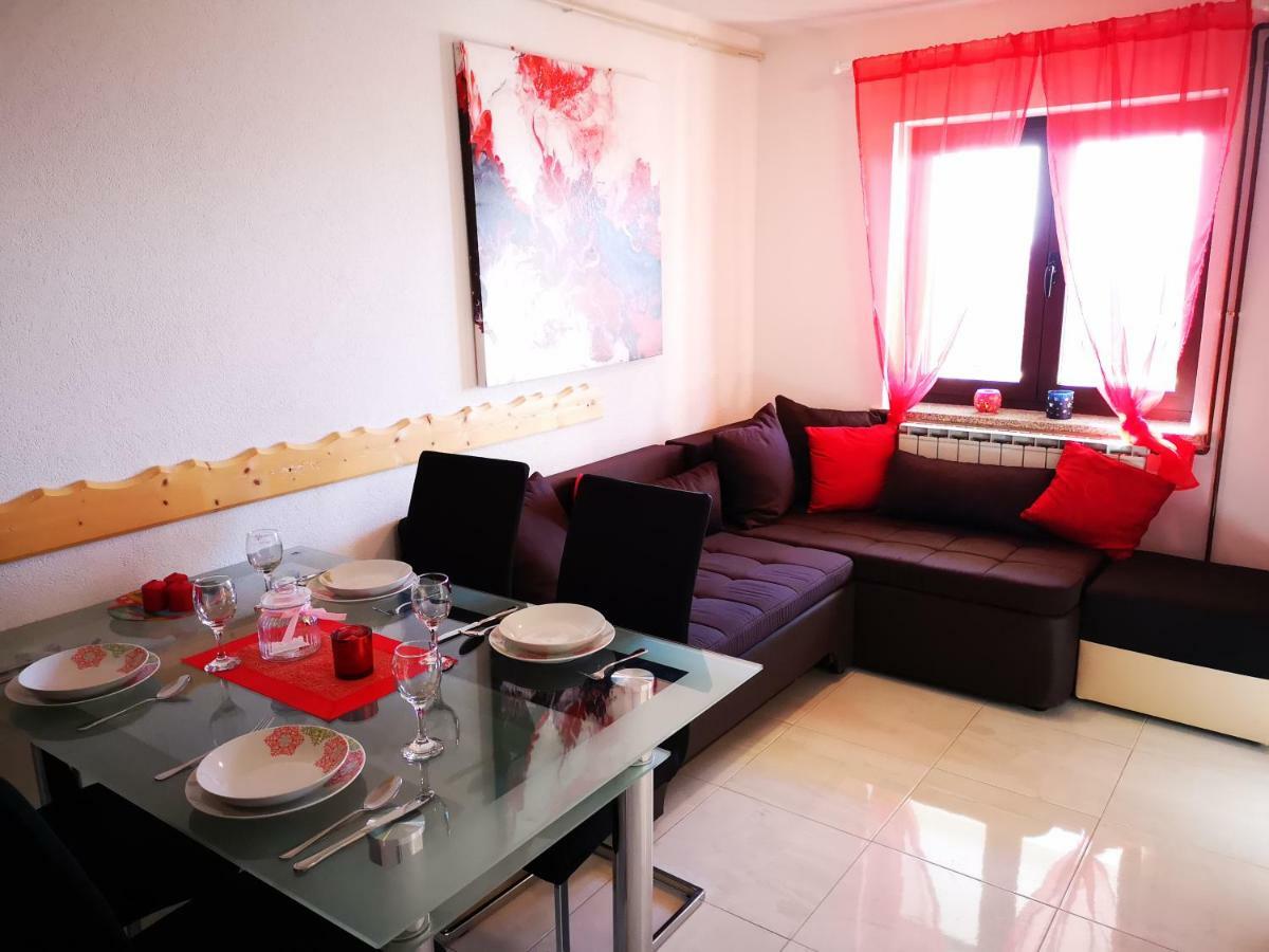 Apartman "Sabine Red" With Heated Pool Omišalj Eksteriør billede